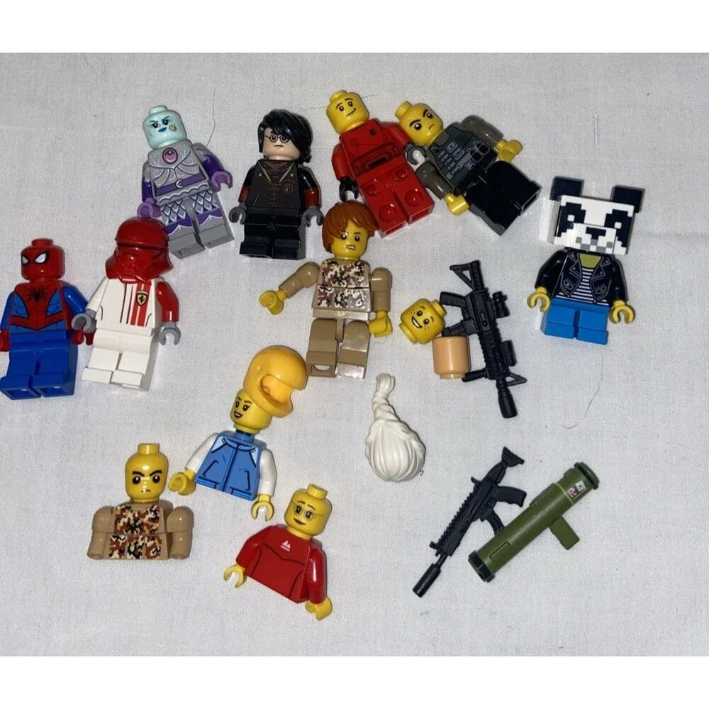 Lot of minifigs and accessories and Parts - Picture 2 of 3